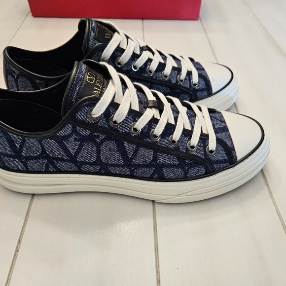 Valentino Garavani Toile Iconographe Sneakers - Size 43.5 IT - 10.5 US - Picture 3 of 13